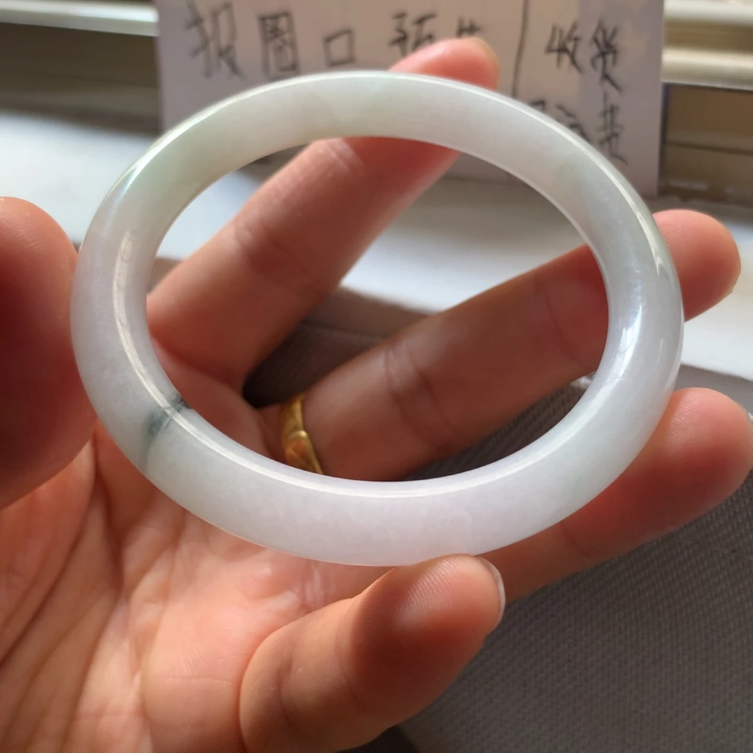 翡翠手镯未镶嵌手镯