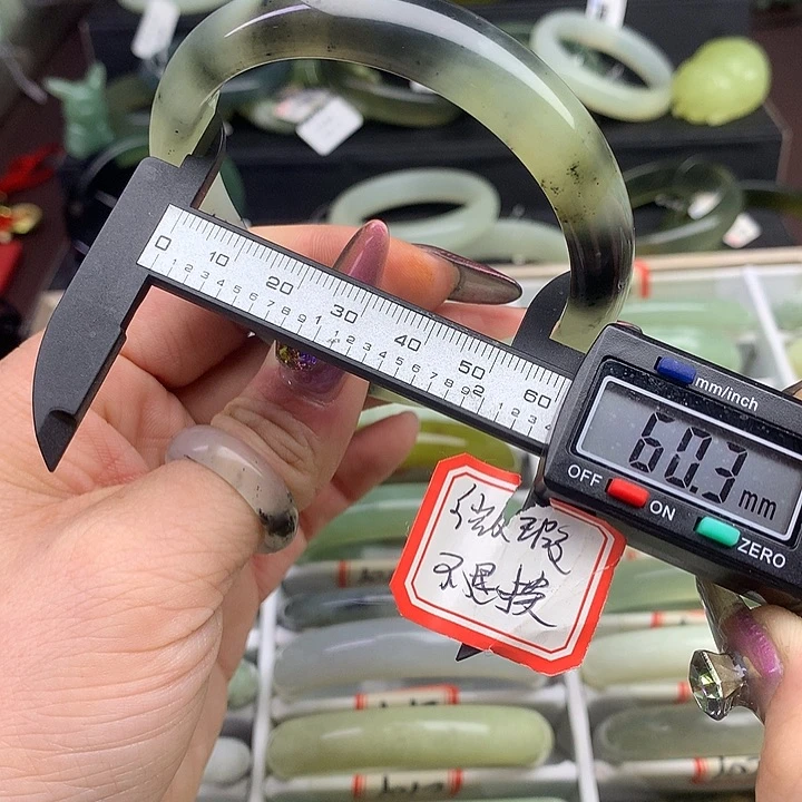 蛇纹石玉手镯未镶嵌1010