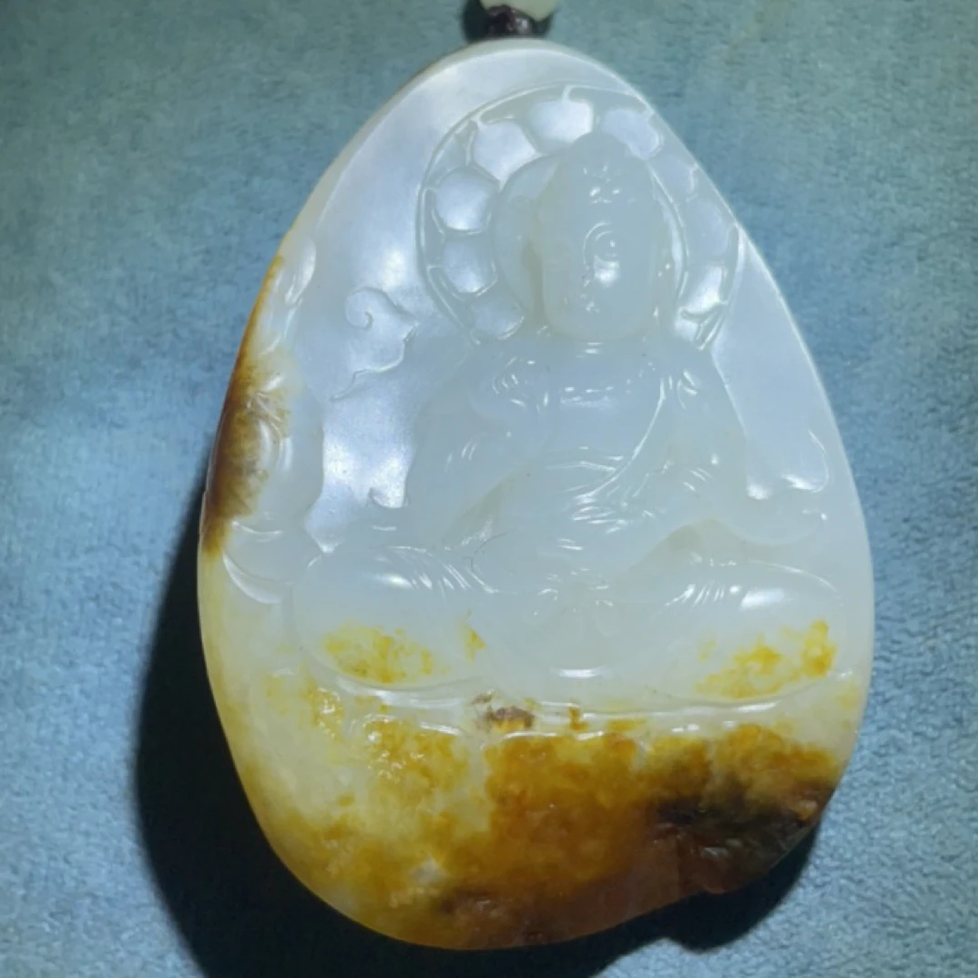 和田玉红皮白玉观音挂件