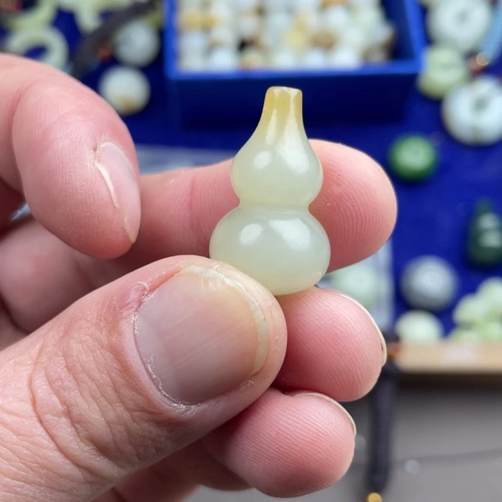 兮***曦和田玉未镶嵌颈饰