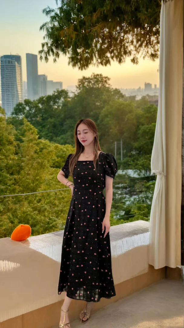 夏季新款法式收腰显瘦气质方领黑色连衣裙6675-1