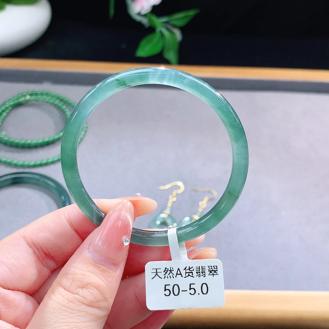 未镶嵌手镯（圆镯）翡翠