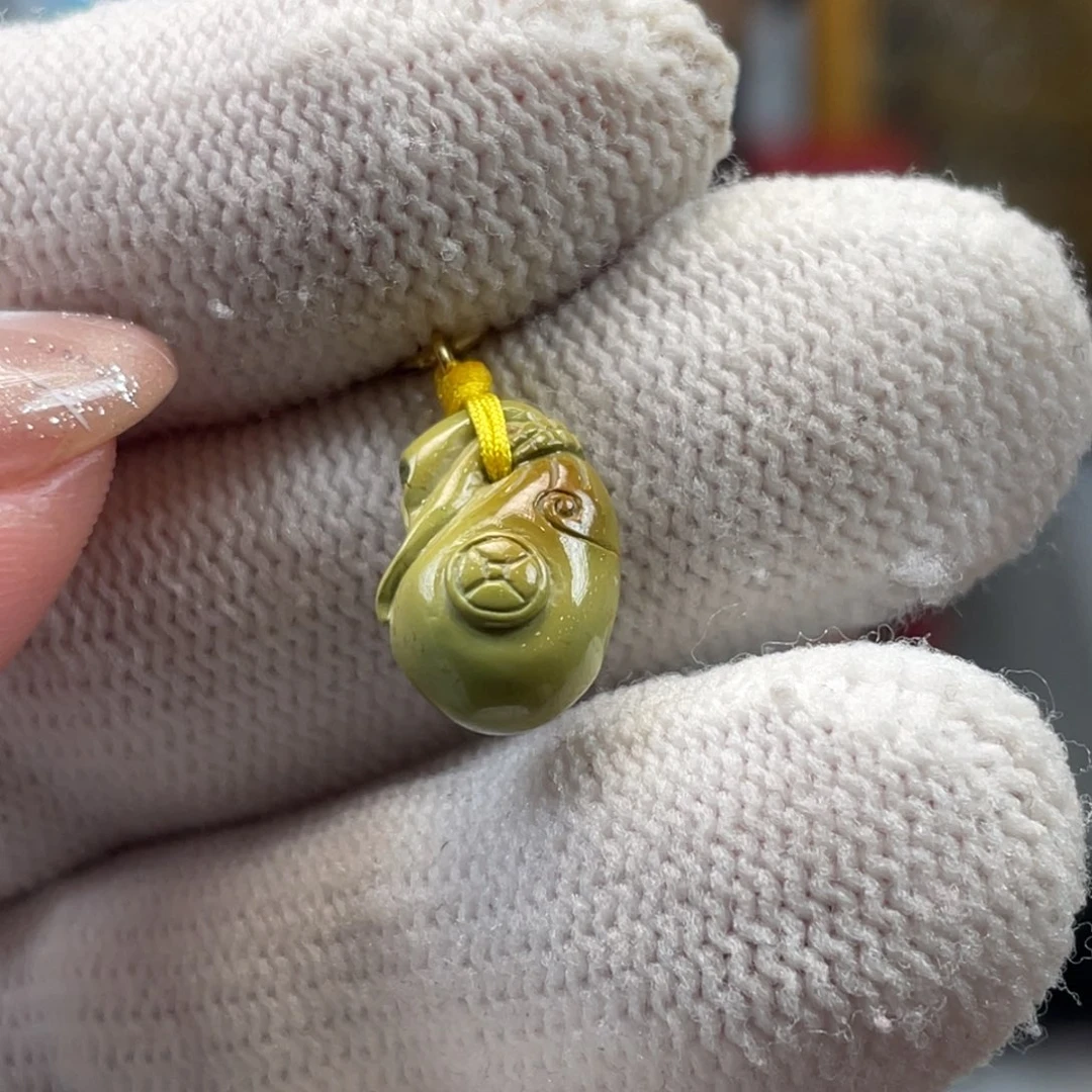 绿松石未镶嵌挂件