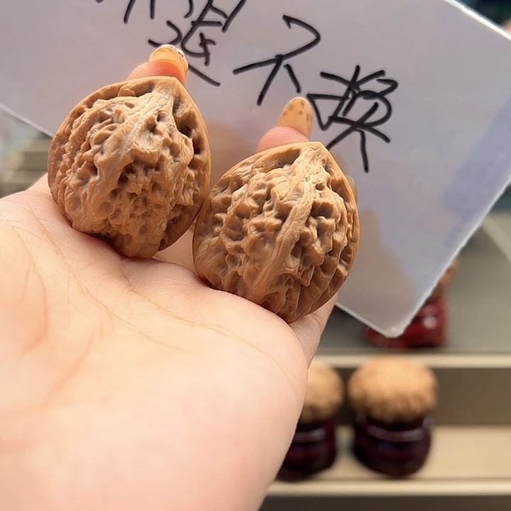 文玩核桃吊坠33 红锦鲤 r-007