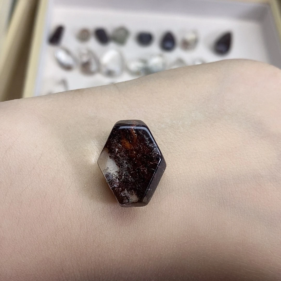 未镶嵌颈饰水晶?****?水晶