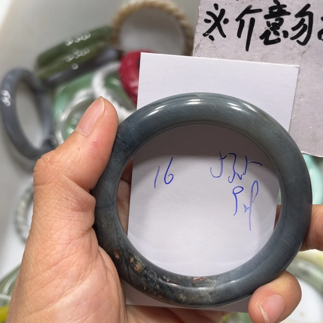 蛇纹石玉手镯未镶嵌好*