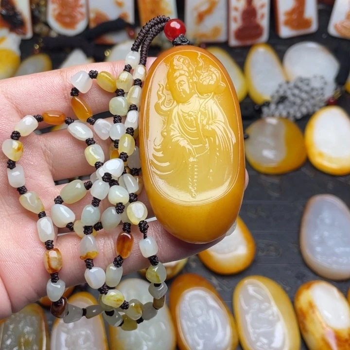 柒***爷和田玉未镶嵌颈饰