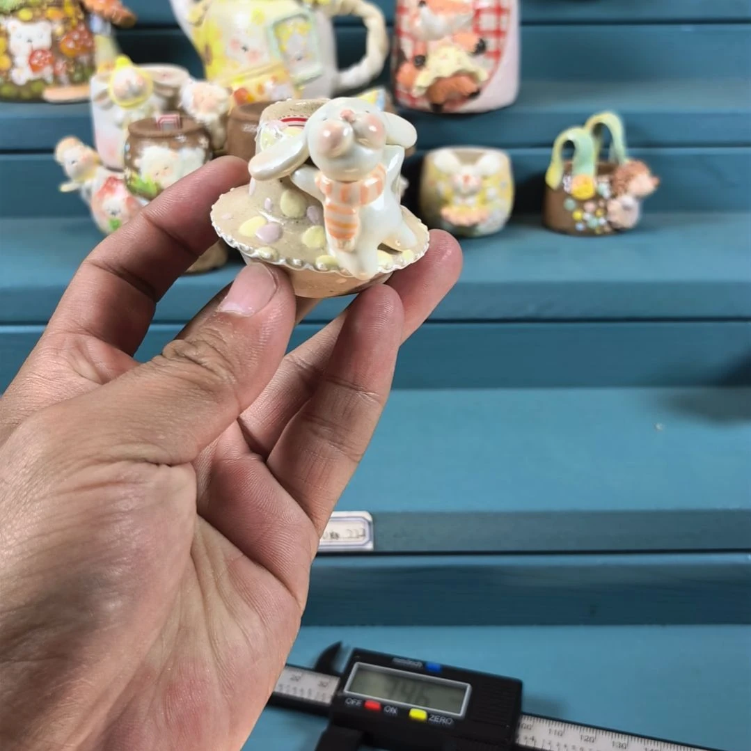 飞碟小兔 手绘多肉花盆