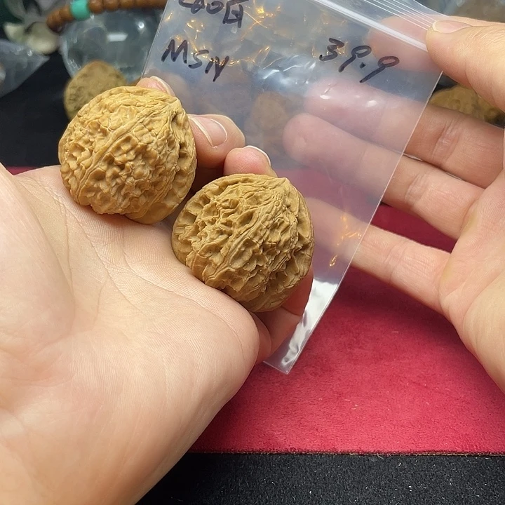 M***N文玩核桃把件白狮子