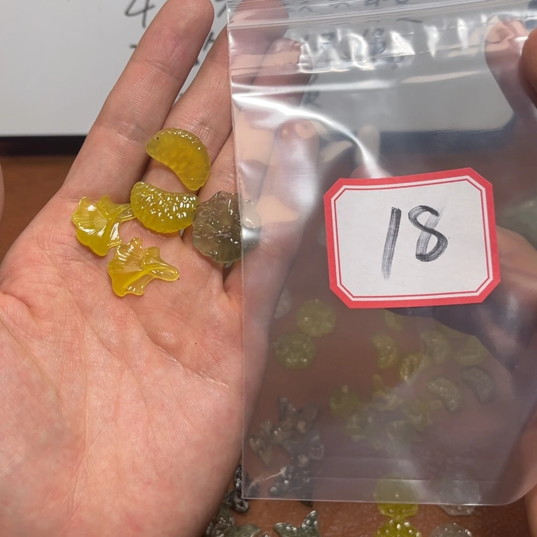 小***鱼蛇纹石玉合金颈饰