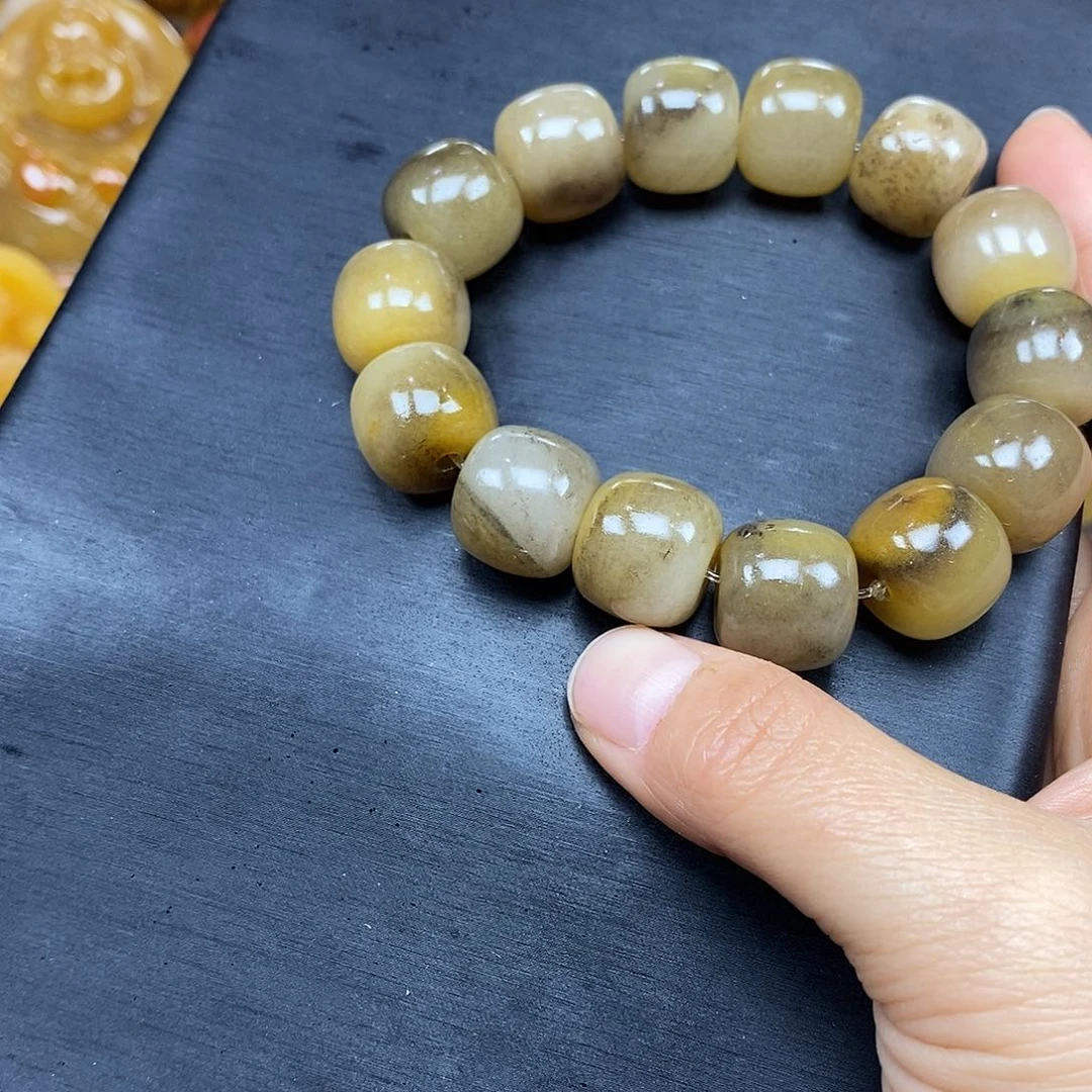 石英质玉（黄龙玉）颈饰未镶嵌