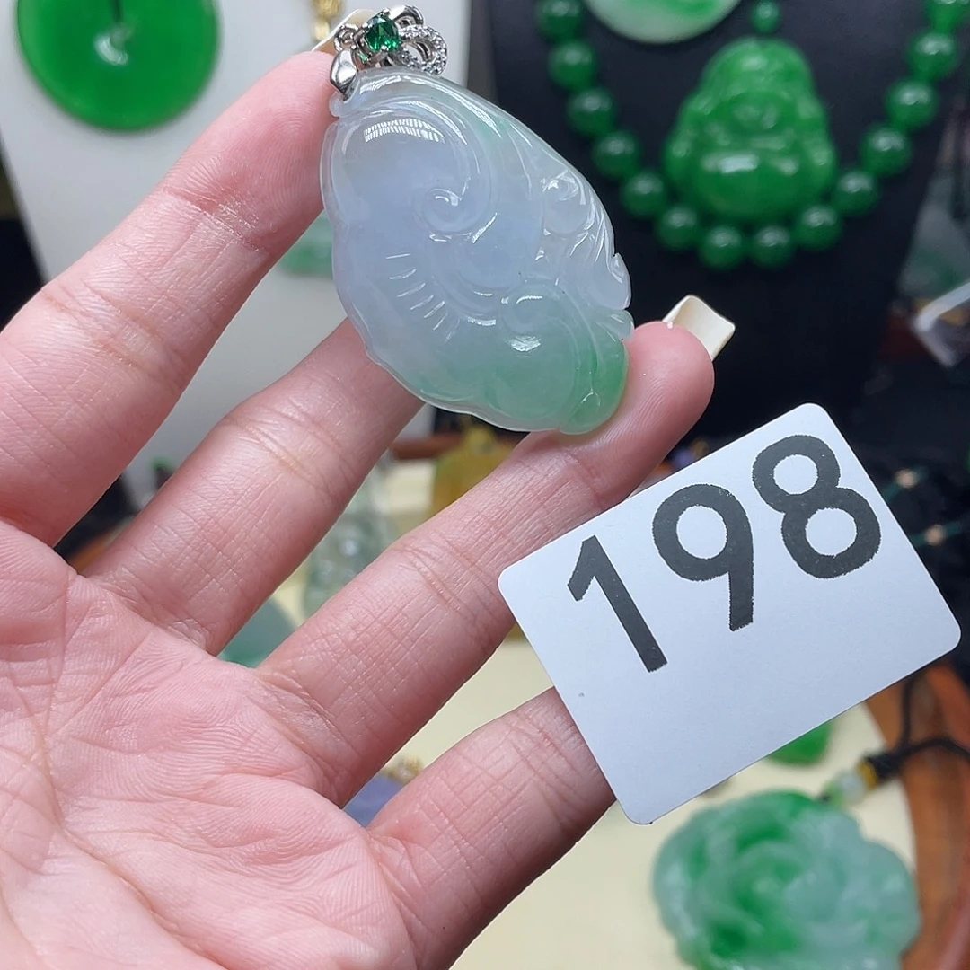 翡翠未镶嵌吊坠(赠链)