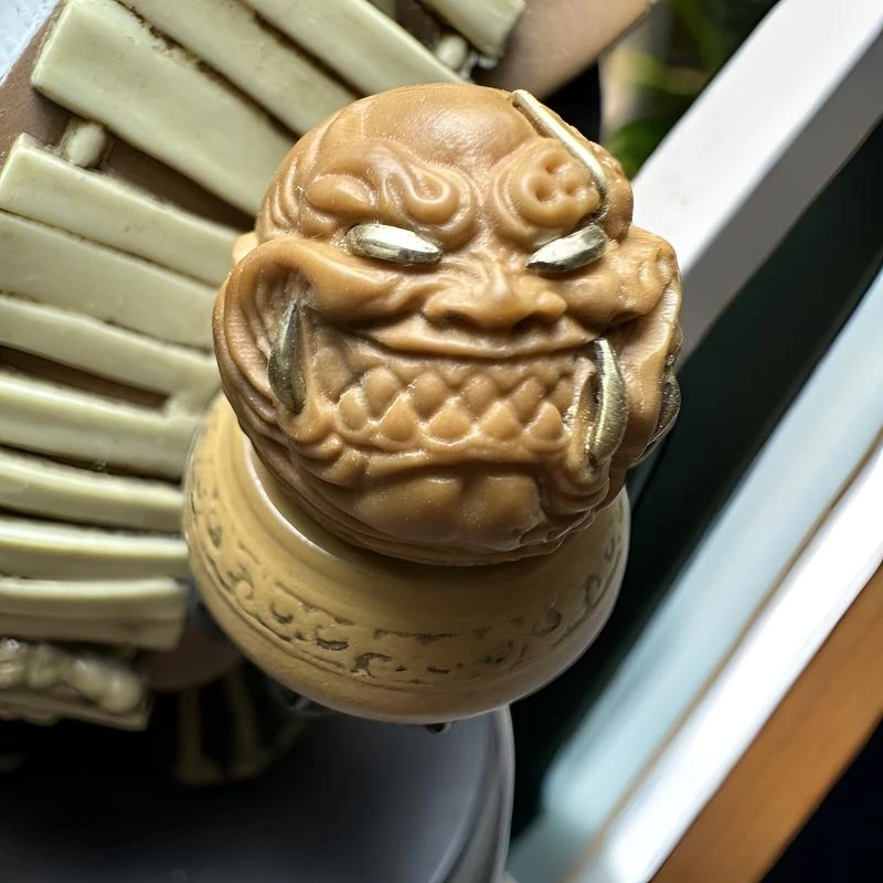 「恶首佛爷」精工猴头核桃雕刻 孔道镶嵌猴头配饰