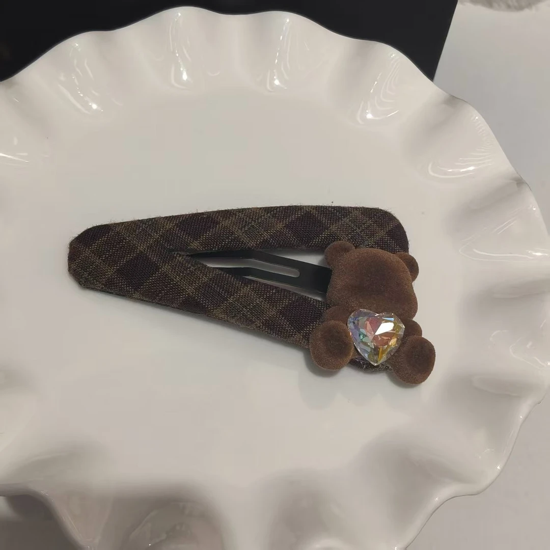 咖色条纹植绒小熊三角BB夹