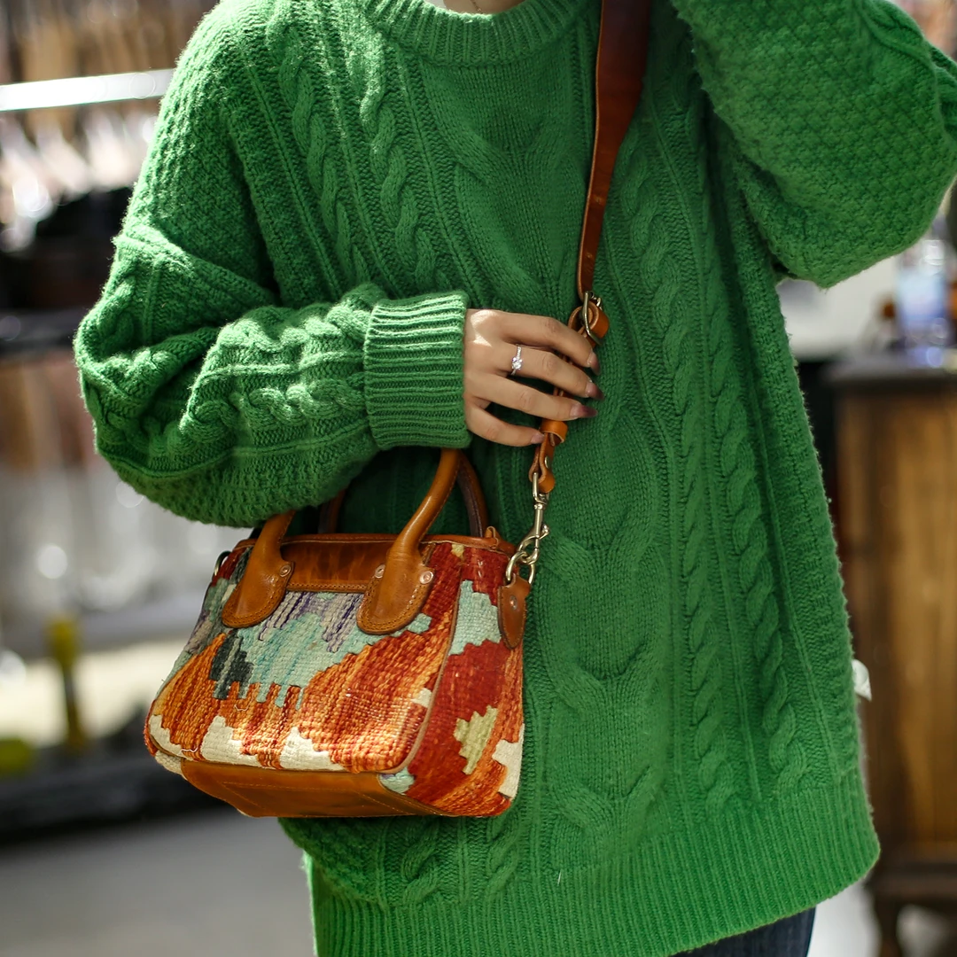 23120土耳其手工羊毛地毯手提斜跨包头层植鞣牛皮黄铜五金宽肩带