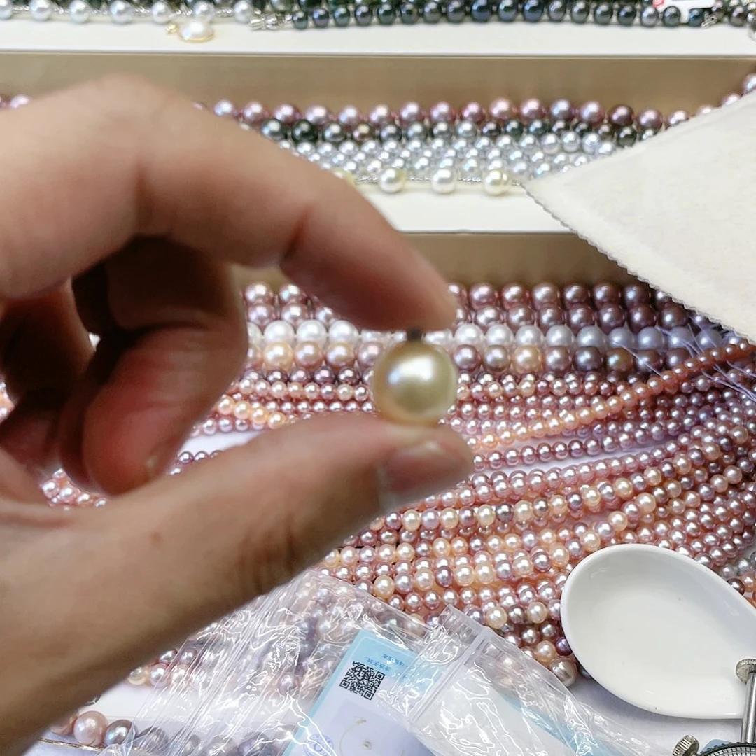 海水珍珠颈饰18K金镶嵌