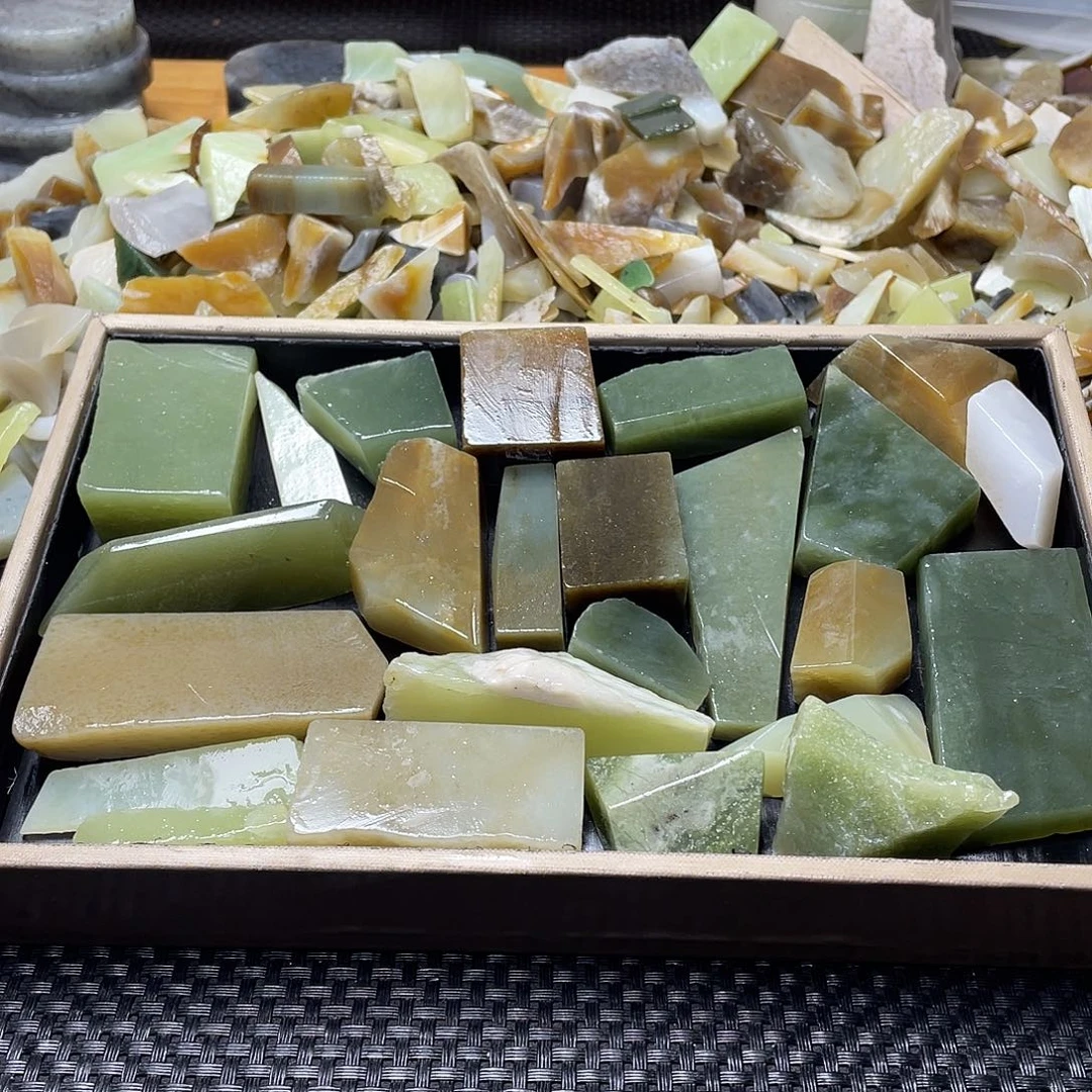 指***年和田玉（糖玉）未镶嵌珠宝半成品