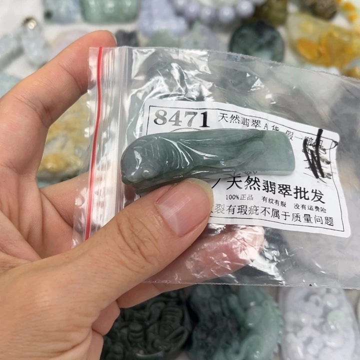 翡翠未镶嵌颈饰8471