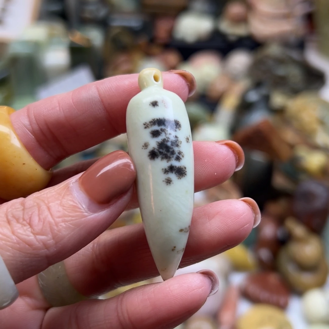 岫玉未镶嵌颈饰辽阳水草辣椒