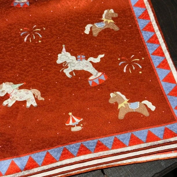 艺术家系列 新年小马 桑蚕丝雪花缎 85*85 （现货+预售）