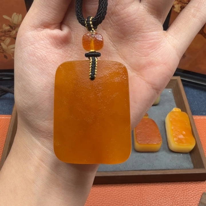 蜜蜡未镶嵌吊坠(赠链)