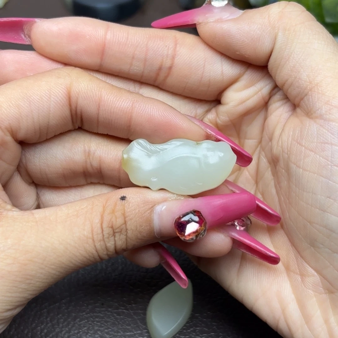 和田玉颈饰未镶嵌?**兰