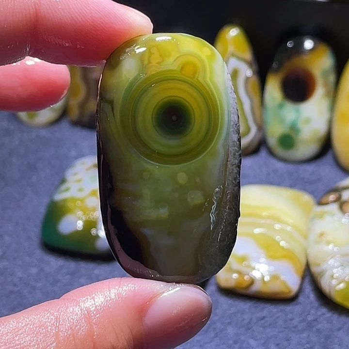 玛瑙/玉髓未镶嵌珠宝奇石