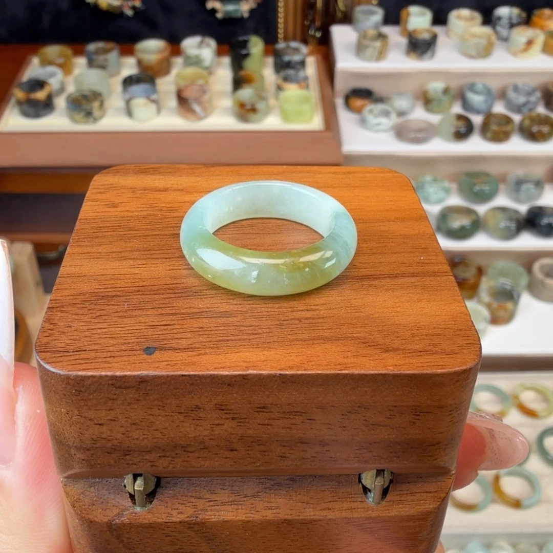 蛇纹石玉未镶嵌戒指内径18.3