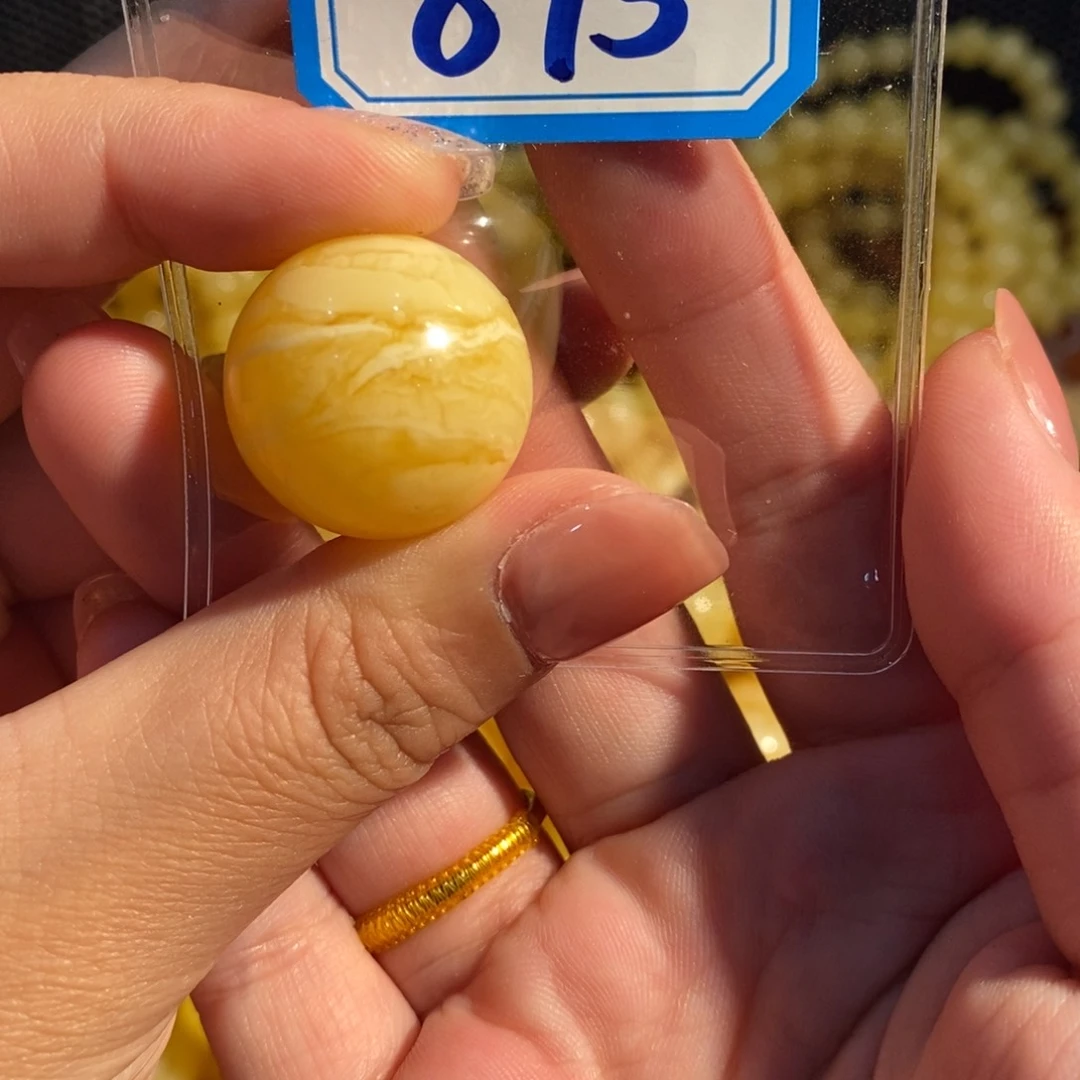 未镶嵌琥珀珠宝奇石875