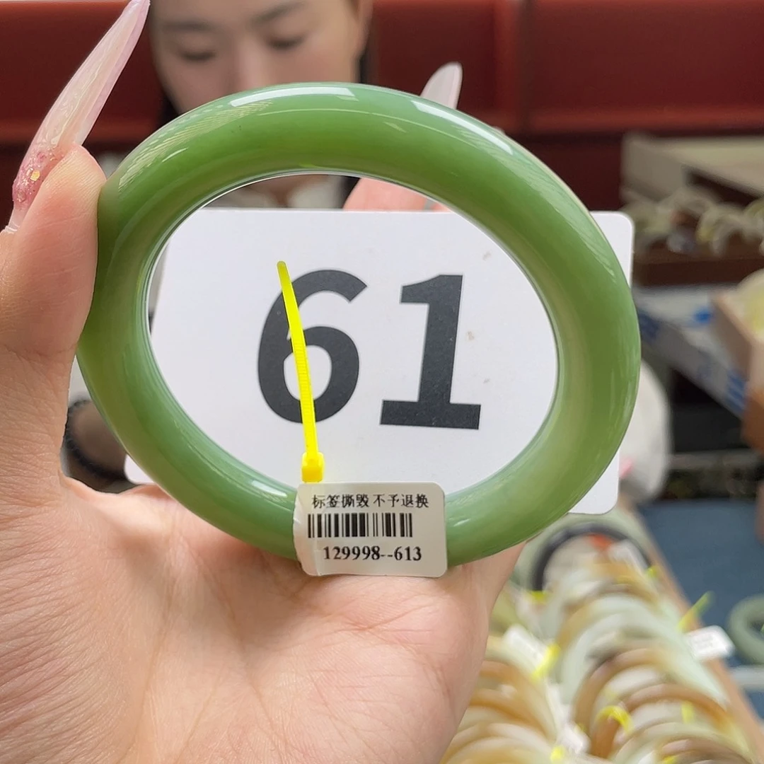 未镶嵌手镯和田玉碧玉夹层料粉绿无黑！！胖圆条