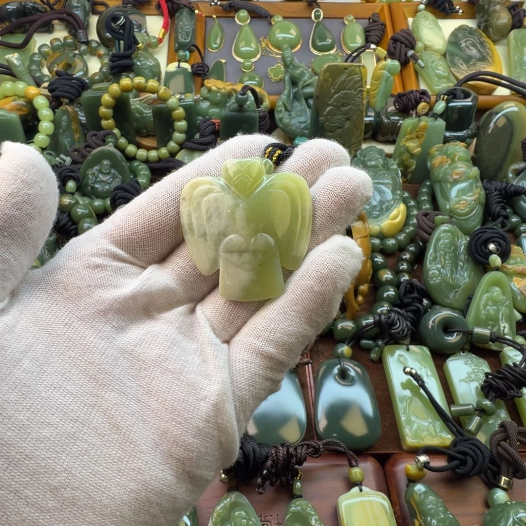 岫岩老玉（透闪石质玉）未镶嵌颈饰