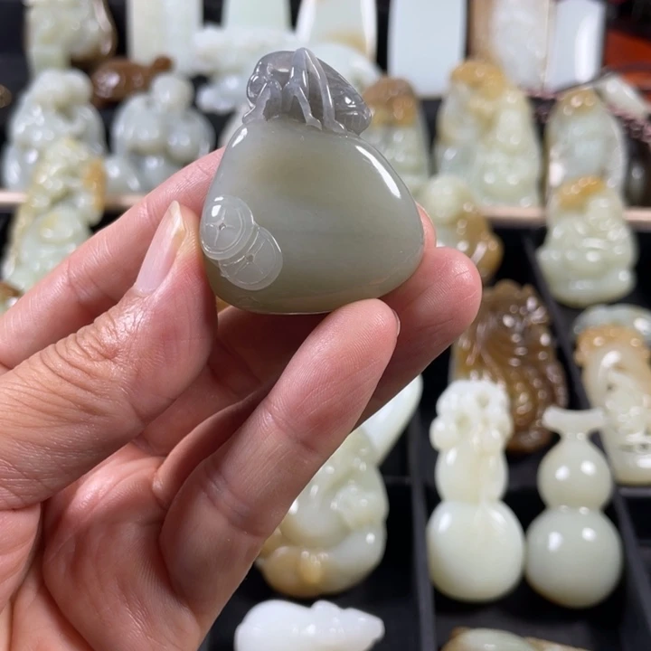 颈饰未镶嵌和田玉（糖玉）