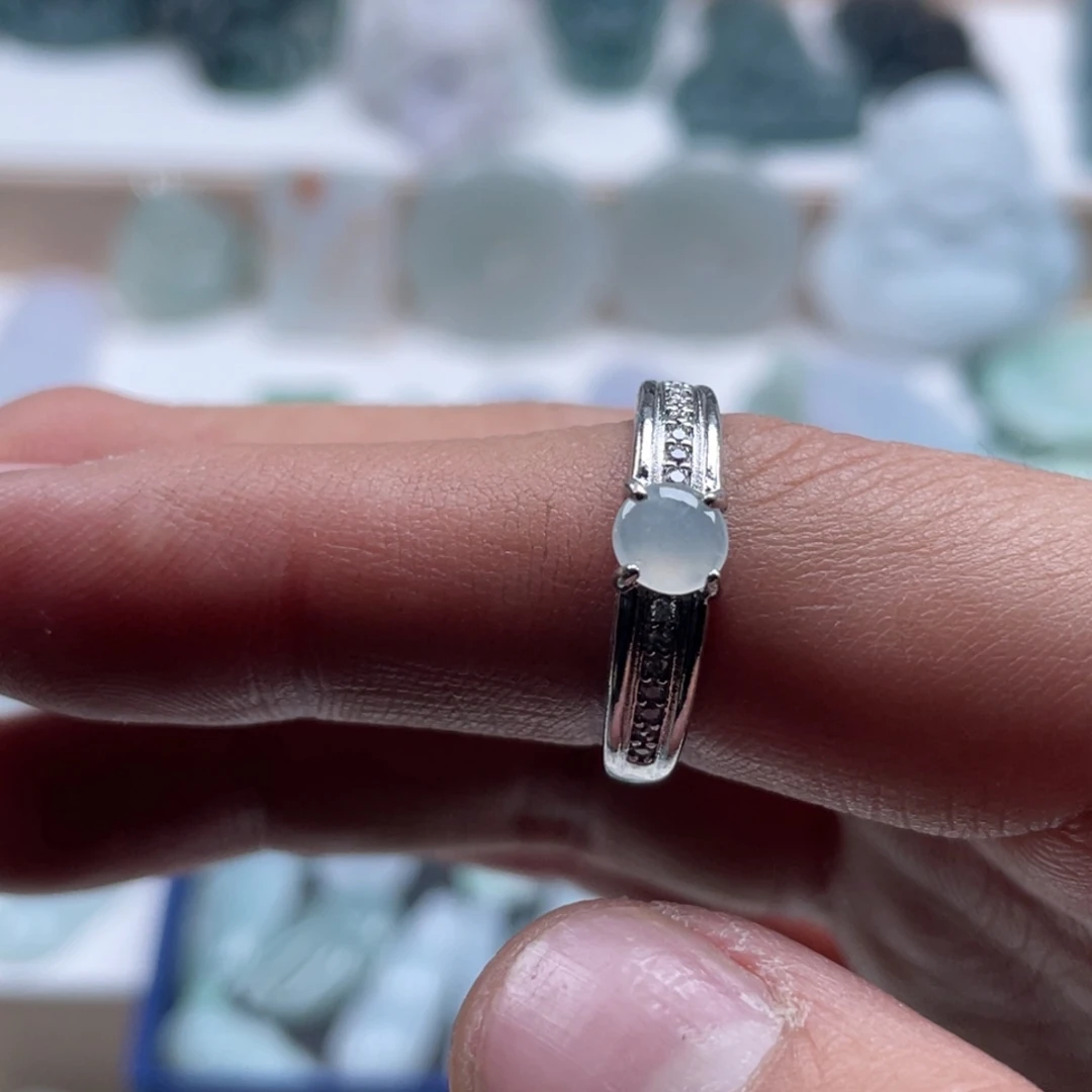 翡翠未镶嵌颈饰jiezhi