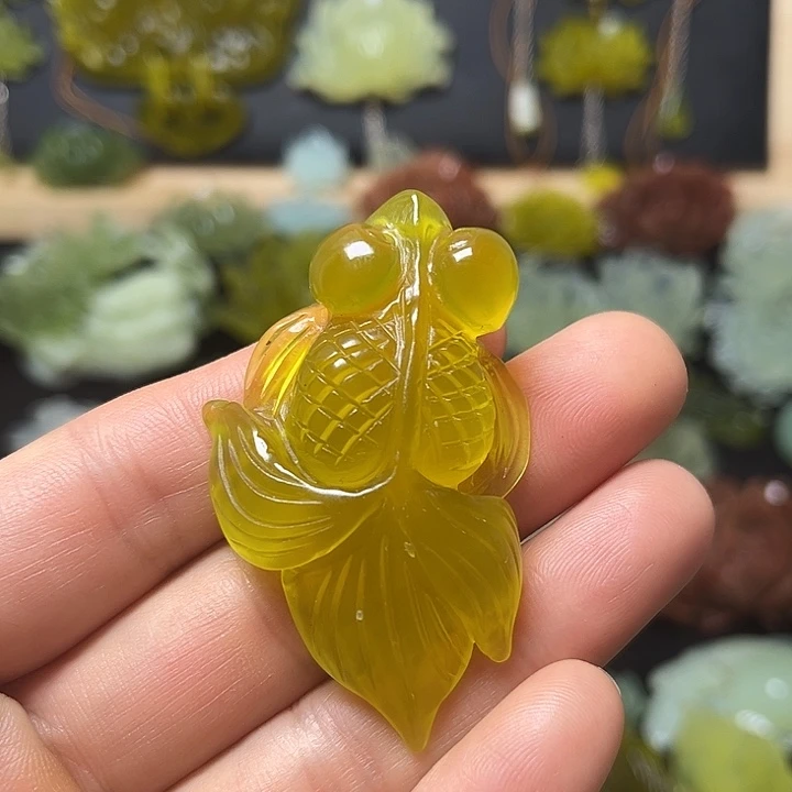 蛇纹石玉未镶嵌颈饰