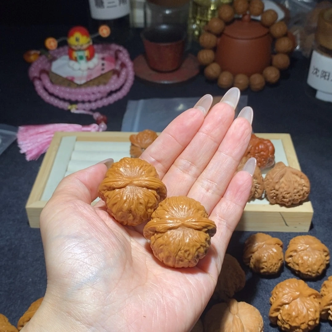 红***沙吊坠文玩核桃石门