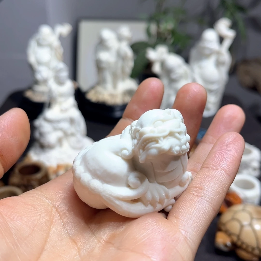 木徐*佑鹿角雕刻工艺手把件