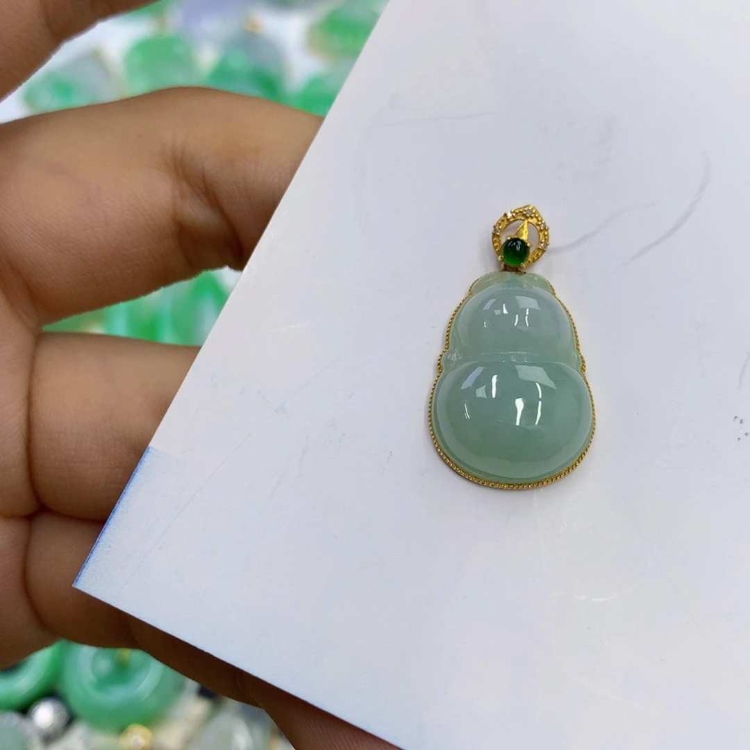 翡翠18K金镶嵌颈饰翡翠