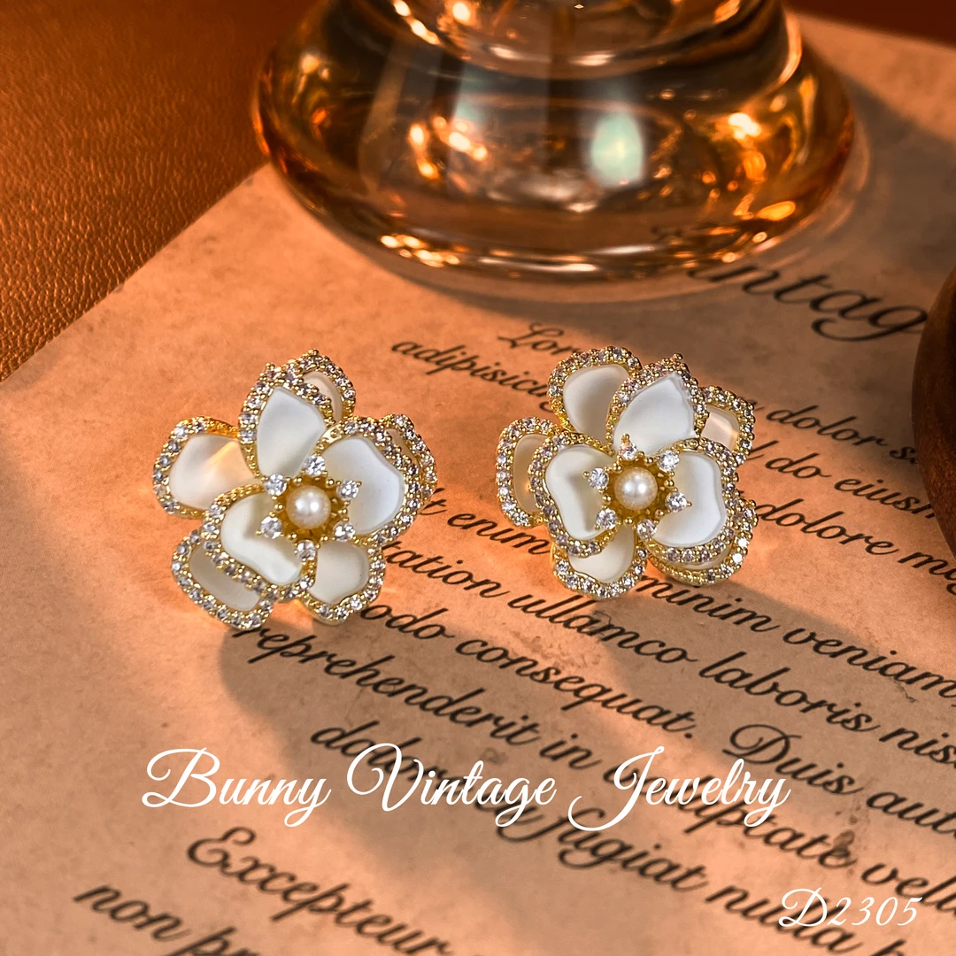 镀K金 D0695 法★ Camellia 中古风山茶花哑光耳钉