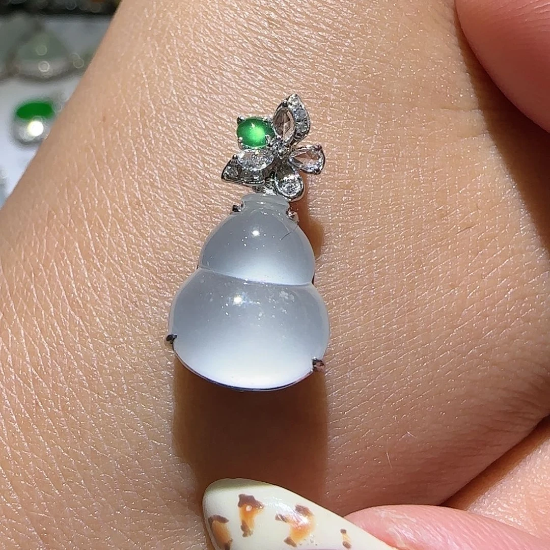 【闪购商品】颈饰18K金镶嵌翡翠天然