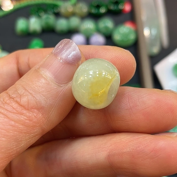 翡翠未镶嵌颈饰路路通