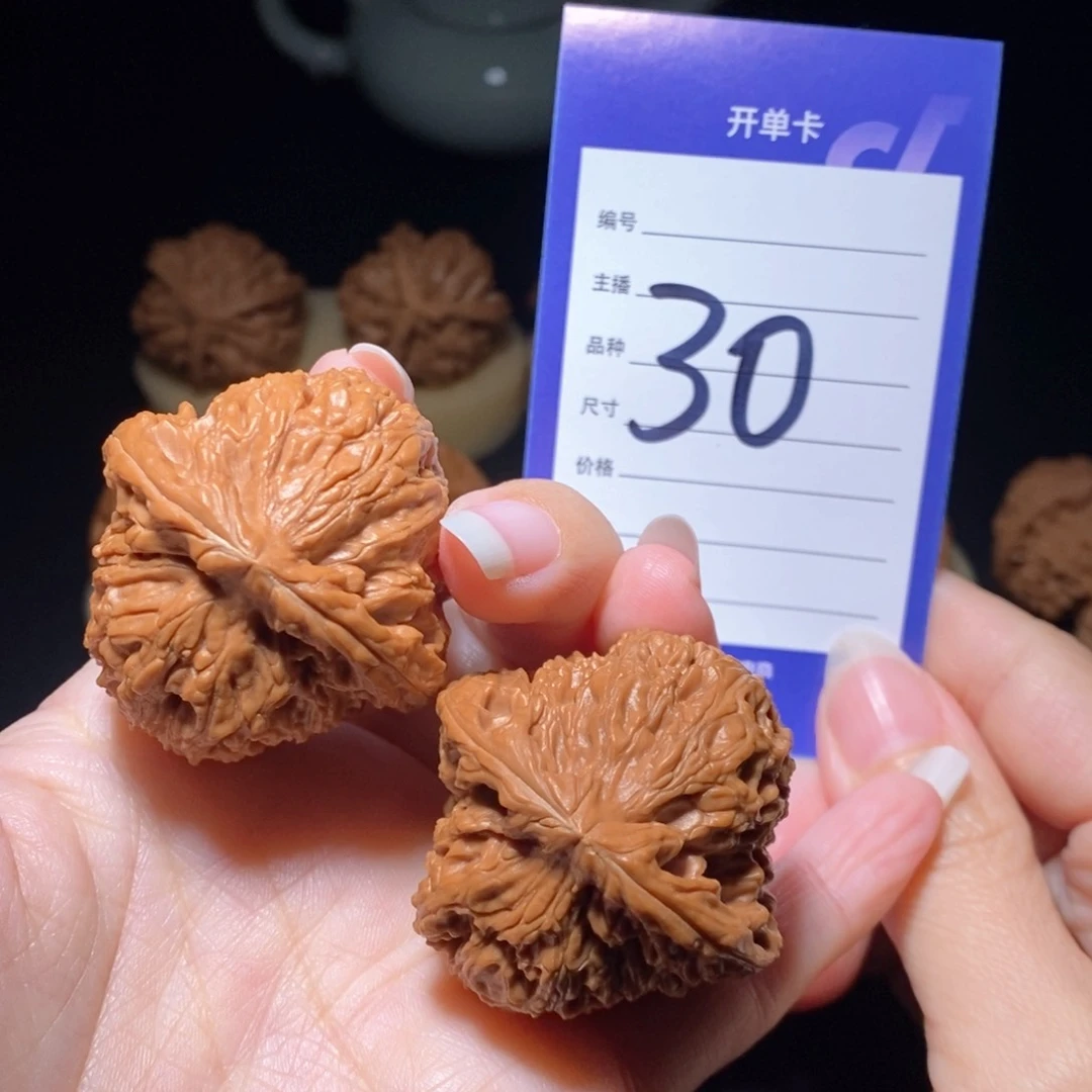 文玩核桃把件三角疆42左右 新疆西藏不发货