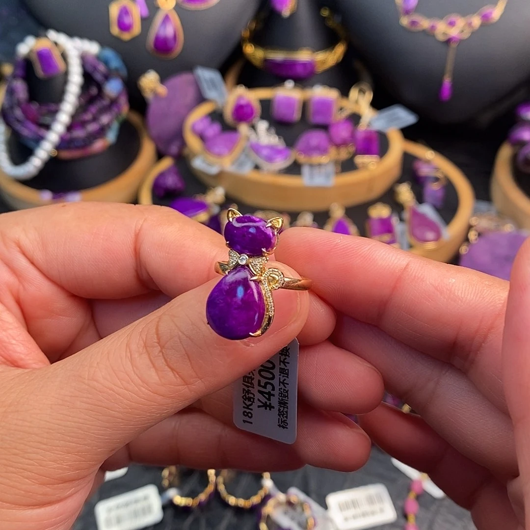 18K金镶嵌苏纪石（舒俱来）戒指