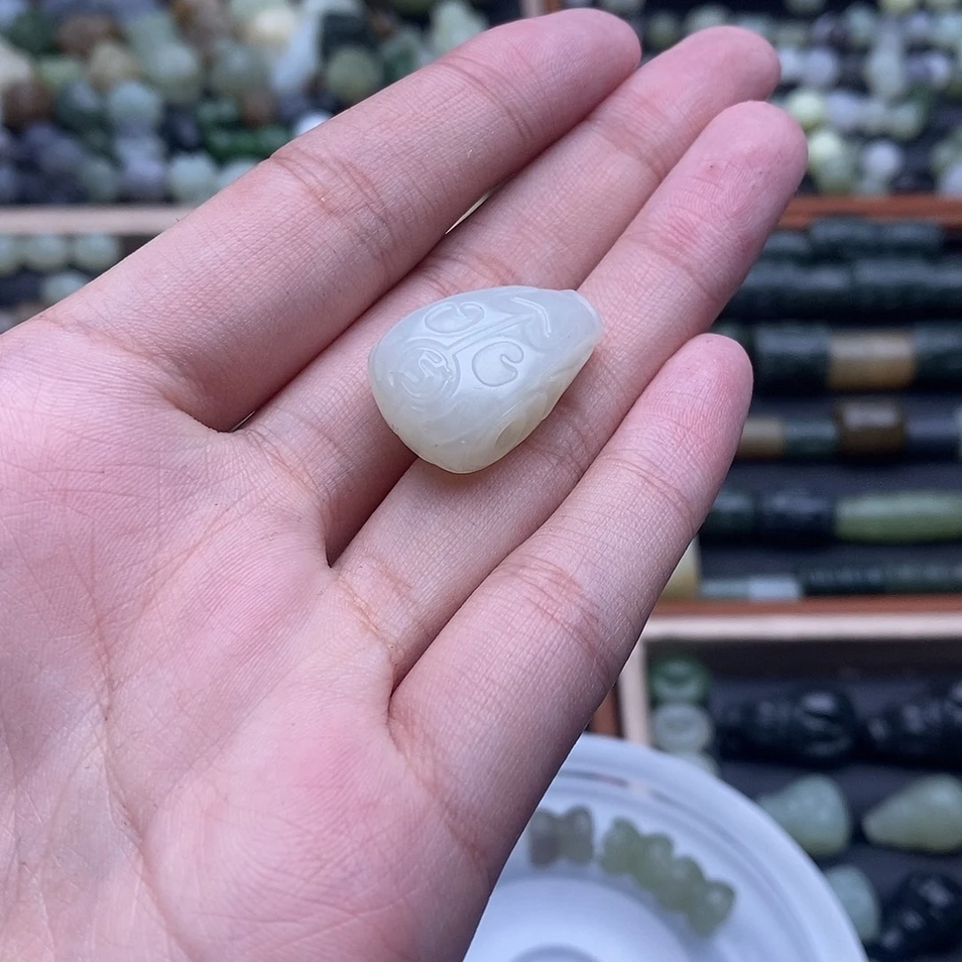 沛****和田玉未镶嵌珠宝半成品