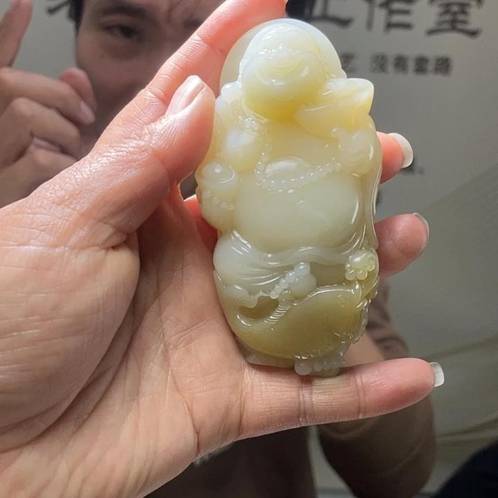 和田玉未镶嵌把件