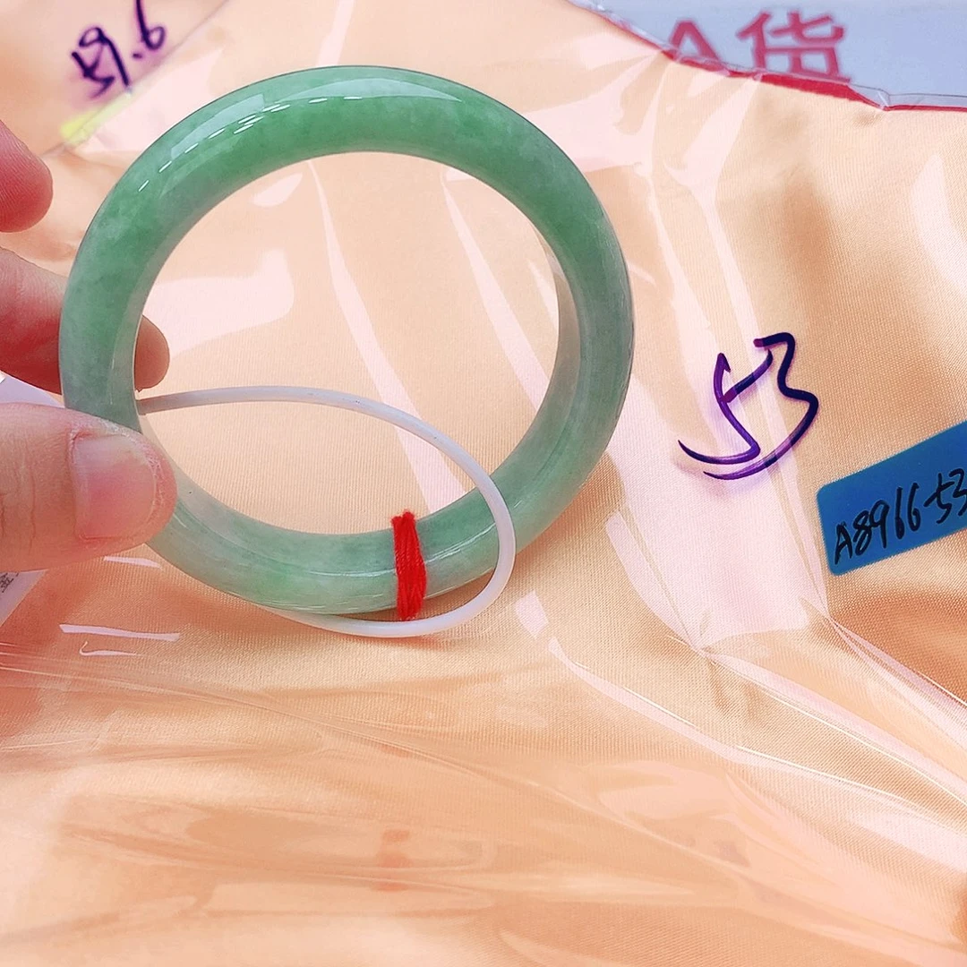 翡翠未镶嵌手镯我