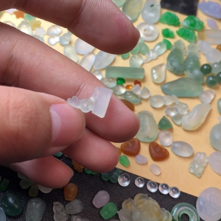 定制翡翠挂件未镶嵌