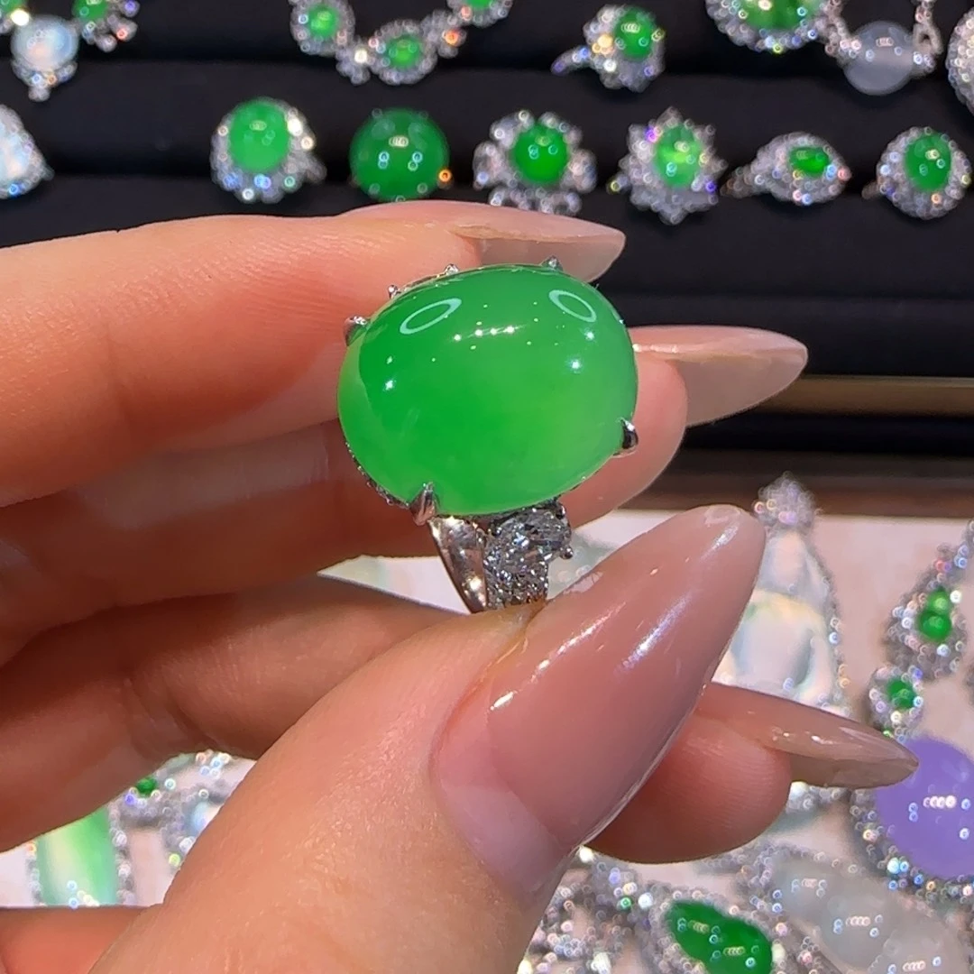 翡翠戒指18K金镶嵌木纳