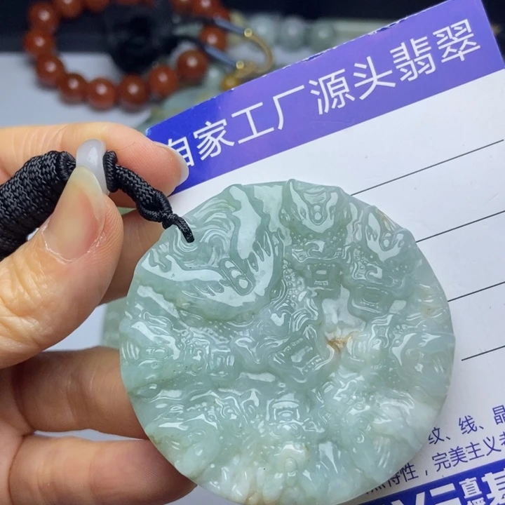 翡翠挂件未镶嵌翡翠
