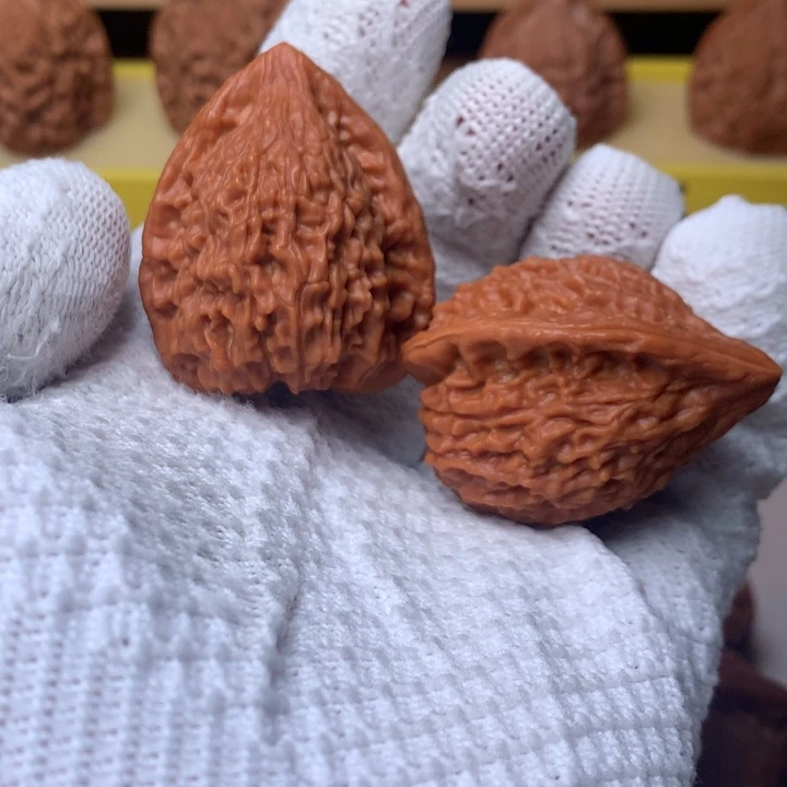 桃核吊坠一抹红好看