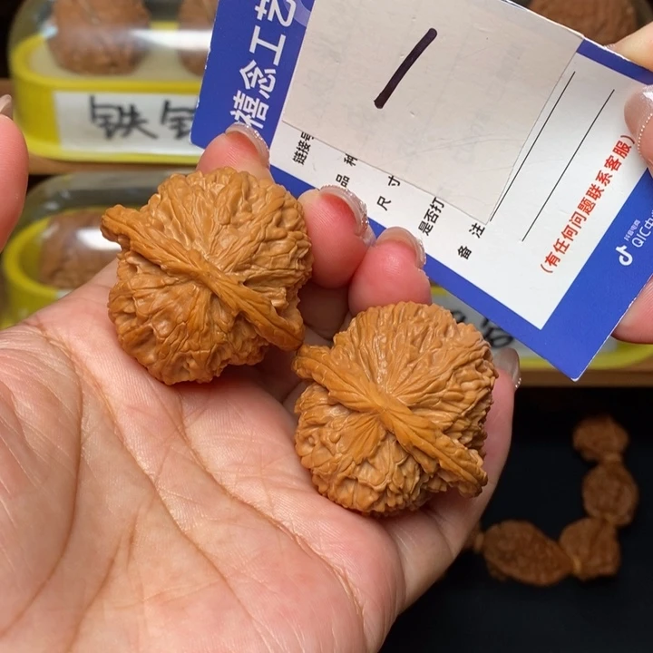 文玩核桃吊坠40白狮子